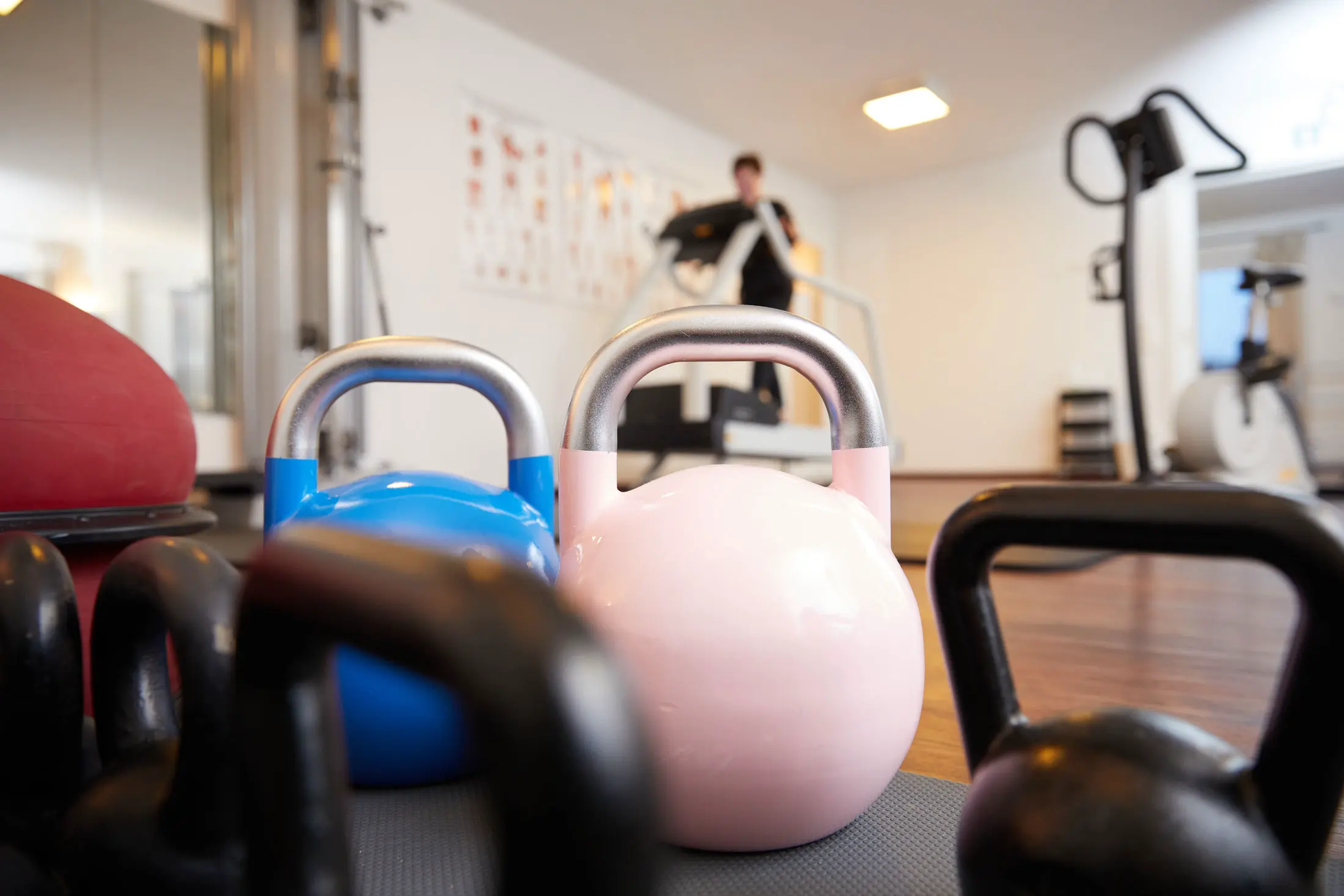 Training mit Kettlebells und Hanteln MOC Gesundheit